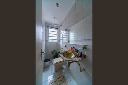 Casa à venda com 205m², 3 quartos e 3 vagas Casa à venda com 205m², 3 quartos e 3 vagasBanheiro Social