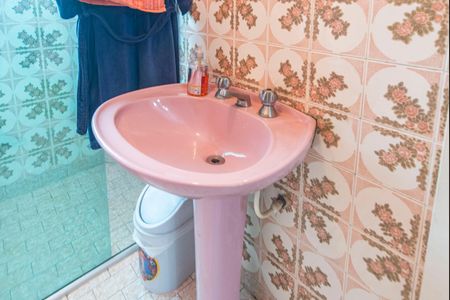 Casa à venda com 205m², 3 quartos e 3 vagas Casa à venda com 205m², 3 quartos e 3 vagasBanheiro Social 2