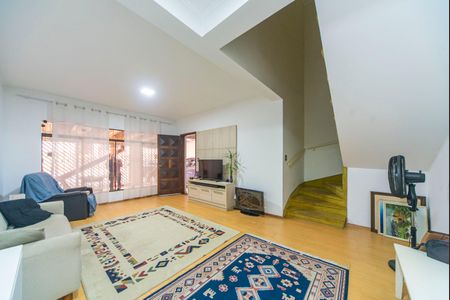 Casa à venda com 205m², 3 quartos e 3 vagas Casa à venda com 205m², 3 quartos e 3 vagasSala