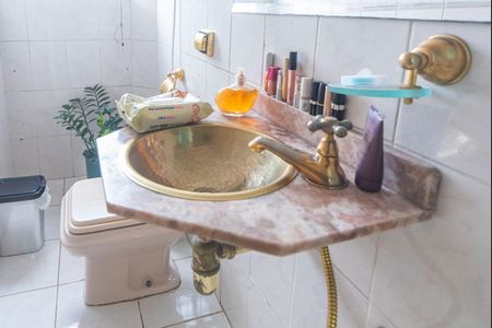 Casa à venda com 205m², 3 quartos e 3 vagas Casa à venda com 205m², 3 quartos e 3 vagasBanheiro Social