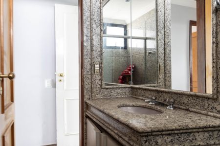 Apartamento para alugar com 388m², 3 quartos e 4 vagas Apartamento para alugar com 388m², 3 quartos e 4 vagasBanheiro Social