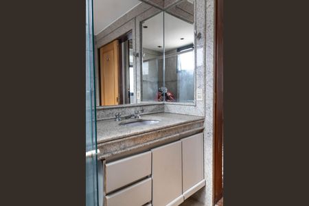 Apartamento para alugar com 388m², 3 quartos e 4 vagas Apartamento para alugar com 388m², 3 quartos e 4 vagasBanheiro da Suíte 1