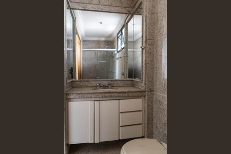 Apartamento para alugar com 388m², 3 quartos e 4 vagas Apartamento para alugar com 388m², 3 quartos e 4 vagasBanheiro da Suíte 2