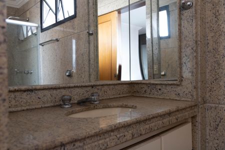 Apartamento para alugar com 388m², 3 quartos e 4 vagas Apartamento para alugar com 388m², 3 quartos e 4 vagasBanheiro da Suíte 2