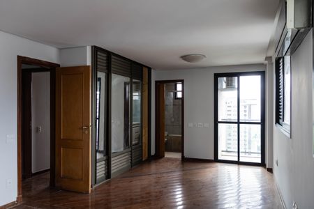 Apartamento para alugar com 388m², 3 quartos e 4 vagas Apartamento para alugar com 388m², 3 quartos e 4 vagasSuíte 1