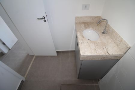 Banheiro social de apartamento à venda com 2 quartos, 38m² em Vila Ester (zona Norte), São Paulo