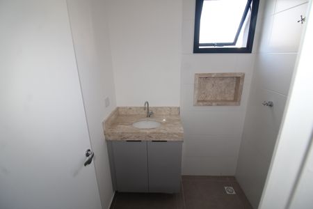 Banheiro social de apartamento à venda com 2 quartos, 38m² em Vila Ester (zona Norte), São Paulo
