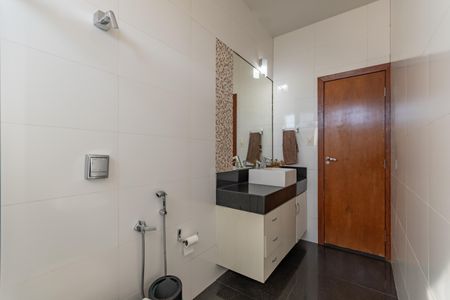 Casa à venda com 300m², 5 quartos e 2 vagasBanheiro Social 1