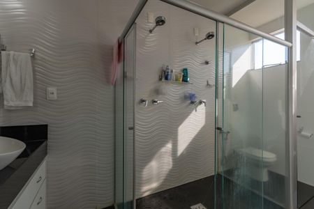 Casa à venda com 300m², 5 quartos e 2 vagasBanheiro Suite 2