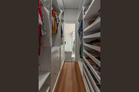 Casa à venda com 300m², 5 quartos e 2 vagasSuite 2 Closet
