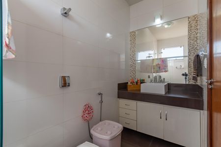 Casa à venda com 300m², 5 quartos e 2 vagasBanheiro Suite 1