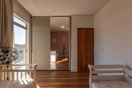 Casa à venda com 300m², 5 quartos e 2 vagasQuarto 1