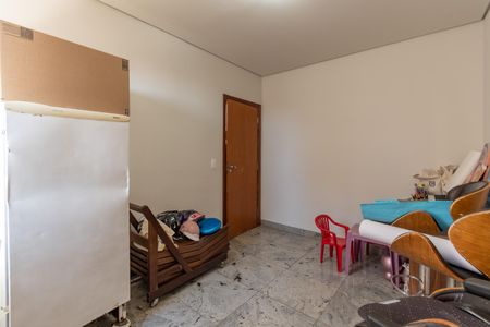 Casa à venda com 300m², 5 quartos e 2 vagasEscritório