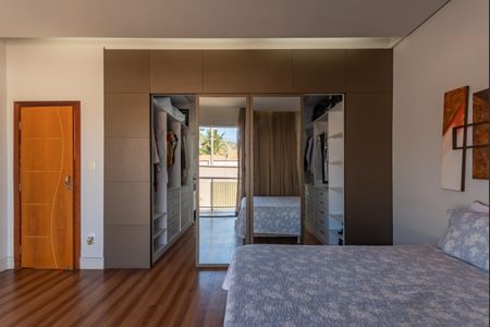 Casa à venda com 300m², 5 quartos e 2 vagasSuite 2