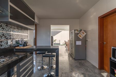 Casa à venda com 300m², 5 quartos e 2 vagasCozinha