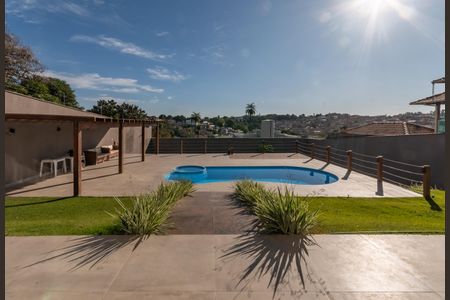 Casa à venda com 300m², 5 quartos e 2 vagasÁrea Externa - Piscina