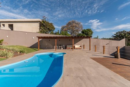 Casa à venda com 300m², 5 quartos e 2 vagasÁrea Externa - Piscina