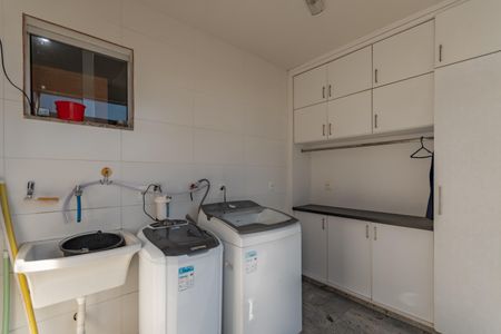 Casa à venda com 300m², 5 quartos e 2 vagasLavanderia