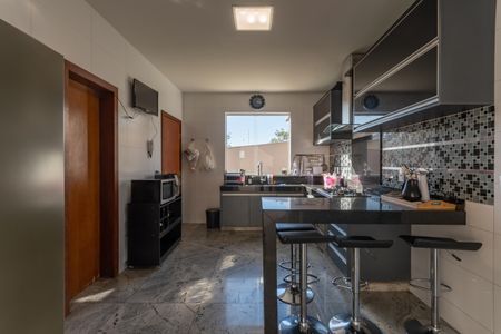 Casa à venda com 300m², 5 quartos e 2 vagasCozinha