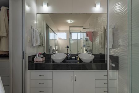 Casa à venda com 300m², 5 quartos e 2 vagasBanheiro Suite 2