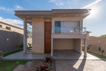 Casa à venda com 300m², 5 quartos e 2 vagasFachada