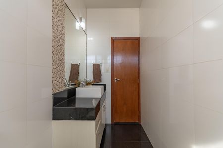 Casa à venda com 300m², 5 quartos e 2 vagasBanheiro Social 1