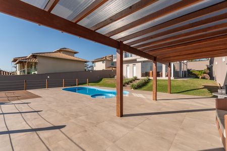 Casa à venda com 300m², 5 quartos e 2 vagasÁrea Externa - Piscina