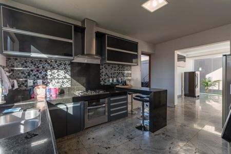 Casa à venda com 300m², 5 quartos e 2 vagasCozinha