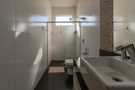 Casa à venda com 300m², 5 quartos e 2 vagasBanheiro Social 1