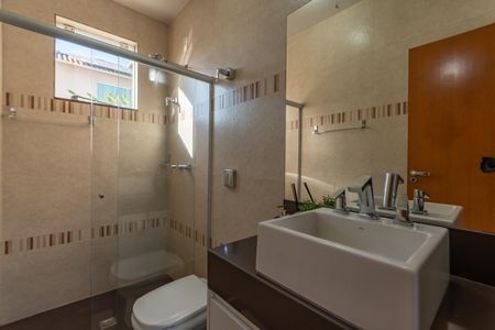 Casa à venda com 300m², 5 quartos e 2 vagasBanheiro Social 1