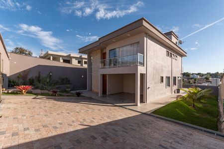 Casa à venda com 300m², 5 quartos e 2 vagasEntrada