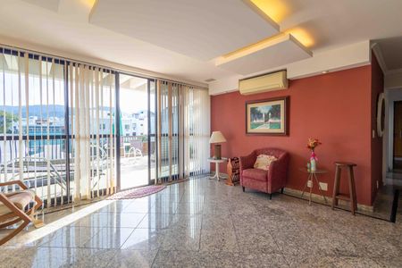 Apartamento à venda com 230m², 3 quartos e 2 vagasSala