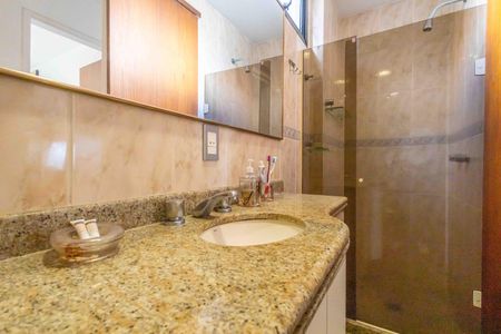 Apartamento à venda com 230m², 3 quartos e 2 vagasBanheiro social