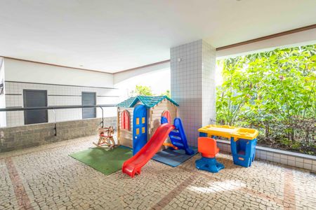 Apartamento à venda com 230m², 3 quartos e 2 vagasÁrea comum - Playground