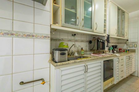 Apartamento à venda com 230m², 3 quartos e 2 vagasCozinha