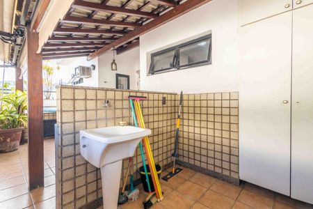 Apartamento à venda com 230m², 3 quartos e 2 vagasÁrea de Serviço