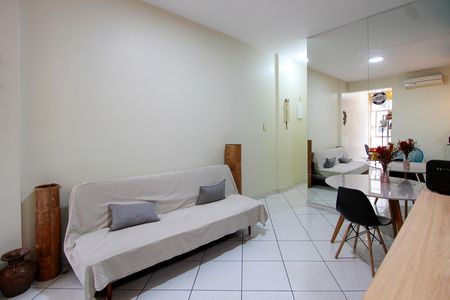 Apartamento à venda com 80m², 2 quartos e sem vagaSala