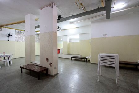 Apartamento à venda com 80m², 2 quartos e sem vagaÁrea comum - Salão de festas