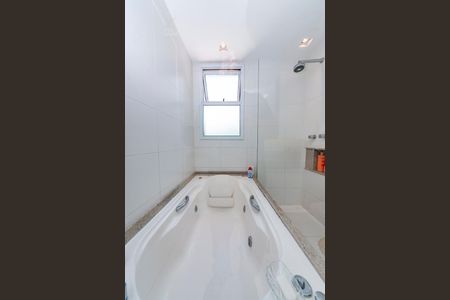 Apartamento à venda com 220m², 4 quartos e 4 vagasBanheiro da Suíte 1