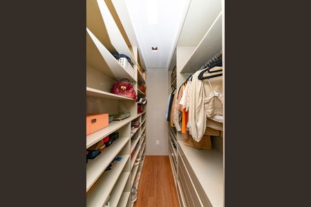 Apartamento à venda com 220m², 4 quartos e 4 vagasCloset da suíte 1