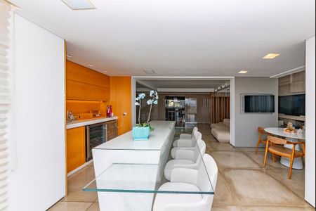 Apartamento à venda com 220m², 4 quartos e 4 vagasVaranda