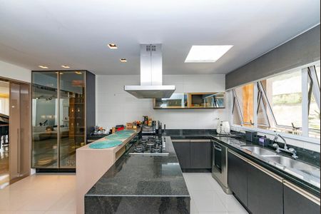 Apartamento à venda com 220m², 4 quartos e 4 vagasCozinha