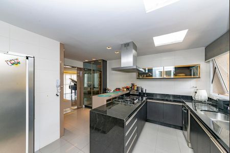 Apartamento à venda com 220m², 4 quartos e 4 vagasCozinha