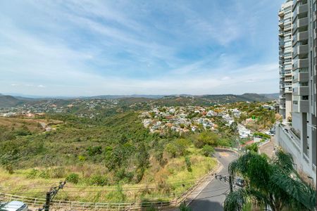 Apartamento à venda com 220m², 4 quartos e 4 vagasVaranda