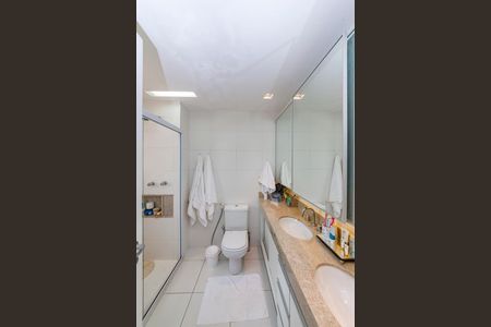 Apartamento à venda com 220m², 4 quartos e 4 vagasBanheiro da Suíte 1