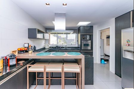 Apartamento à venda com 220m², 4 quartos e 4 vagasCozinha