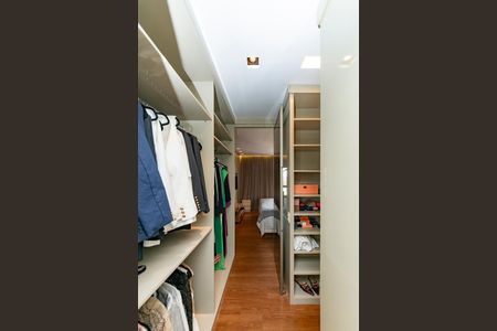 Apartamento à venda com 220m², 4 quartos e 4 vagasCloset da suíte 1