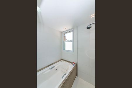 Apartamento à venda com 220m², 4 quartos e 4 vagasBanheiro da Suíte 1