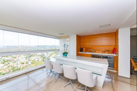 Apartamento à venda com 220m², 4 quartos e 4 vagasVaranda