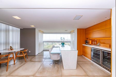 Apartamento à venda com 220m², 4 quartos e 4 vagasVaranda